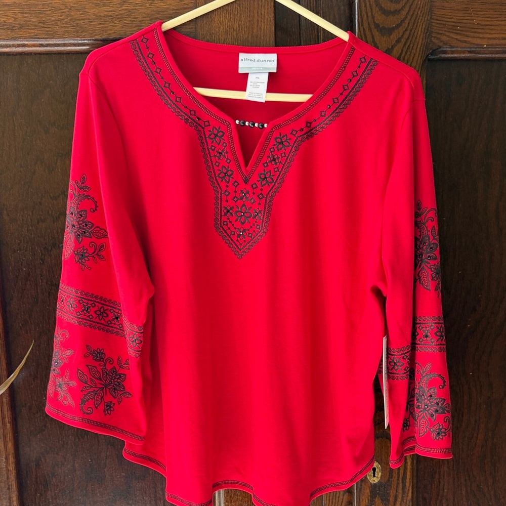 Alfred Dunner Red V-Neck Bracelet Sleeve Black Beading & Embroidery “Jet Setter”